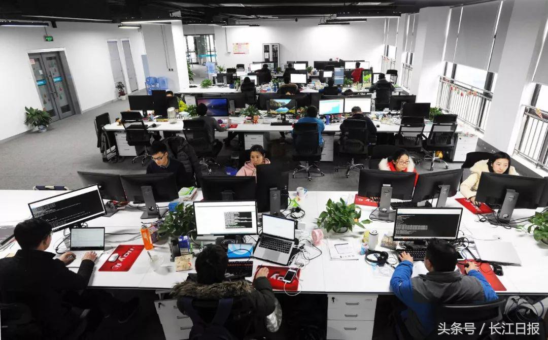 這家給小米、斗魚提供網(wǎng)絡(luò)安全服務(wù)的企業(yè),“研發(fā)大腦”設(shè)在光谷